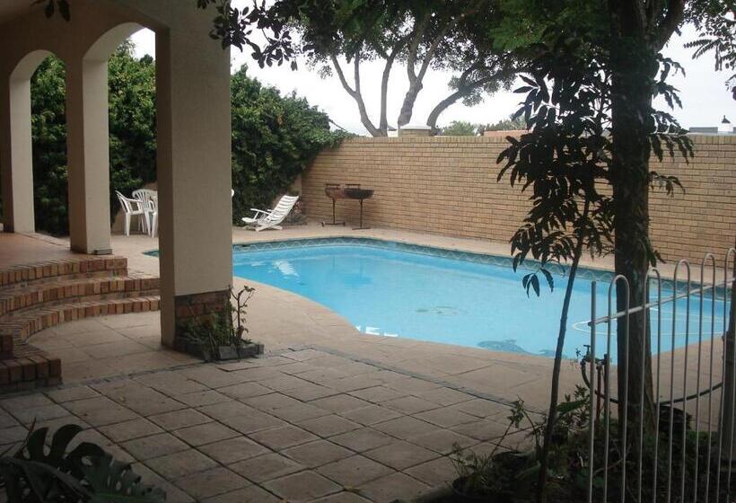 Standard room with outdoor bath, Three Arches Guesthouse