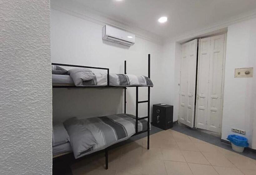 اتاق خانوادگی با سرویس بهداشتی مشترک, Parsa Residencial House