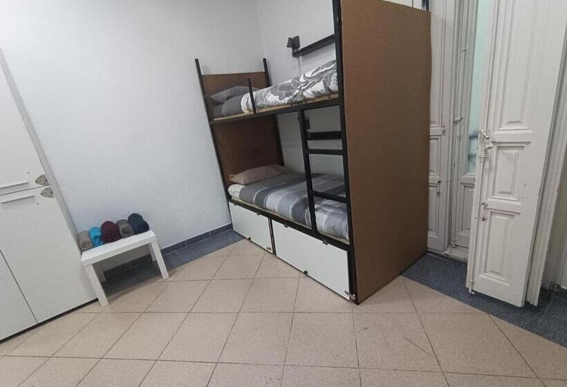 اتاق چهار تخته با دستشویی مشترک, Parsa Residencial House