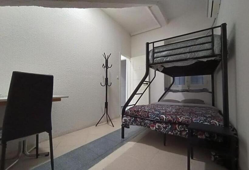 اتاق ساده سه‌ نفره, Parsa Residencial House