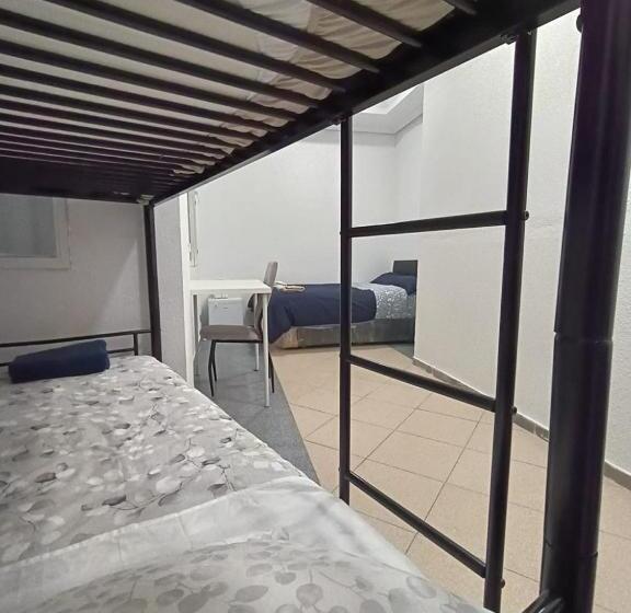 Economy Quadruple Room, Parsa Residencial House