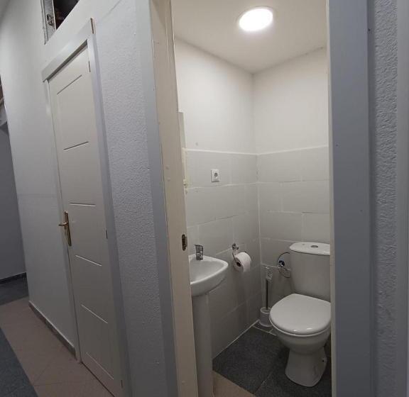 Economy Quadruple Room, Parsa Residencial House