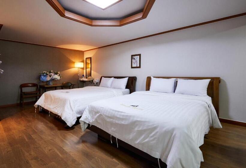디럭스 패밀리 룸, Buantreehotel Blackhouse