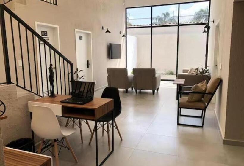 Quarto Estandar com Terraço, Urban Chapalita