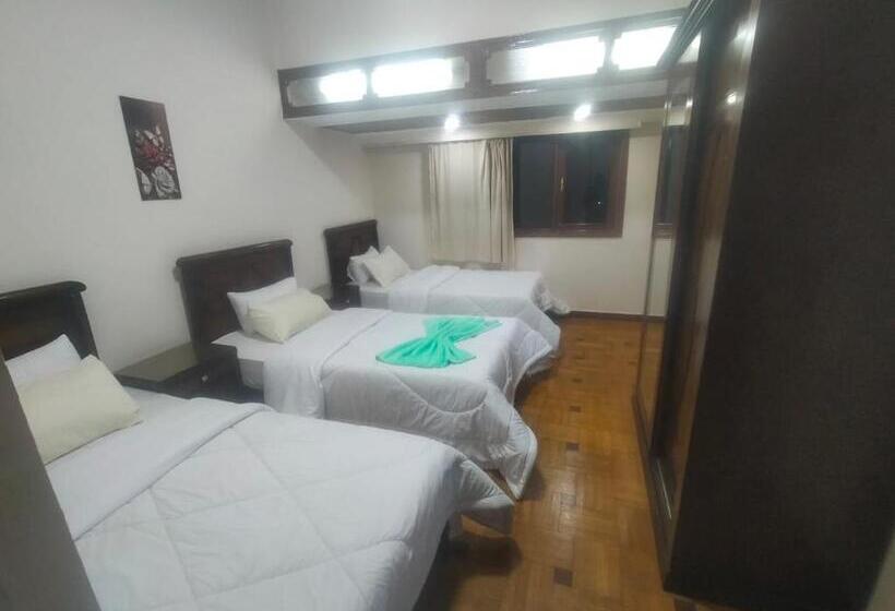 Economy Triple Room, Luna