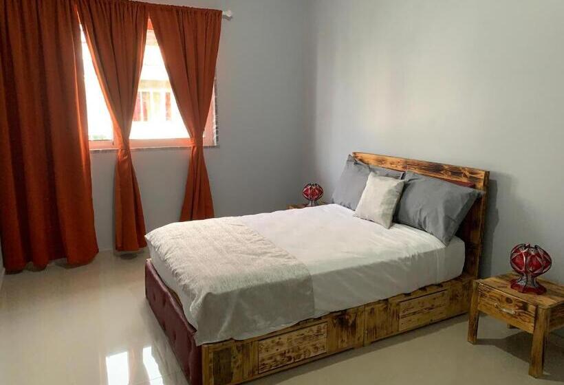 اتاق استاندارد با بالکن, J Martins Apart