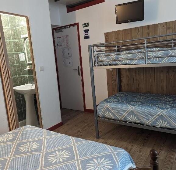 اتاق استاندارد چهار تخته, Auberge Des Pins