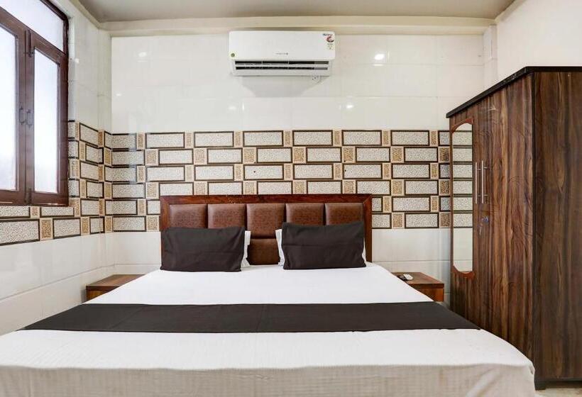اتاق کلاسیک سه تخته, Oyo Flagship Hotel M. R Galaxy