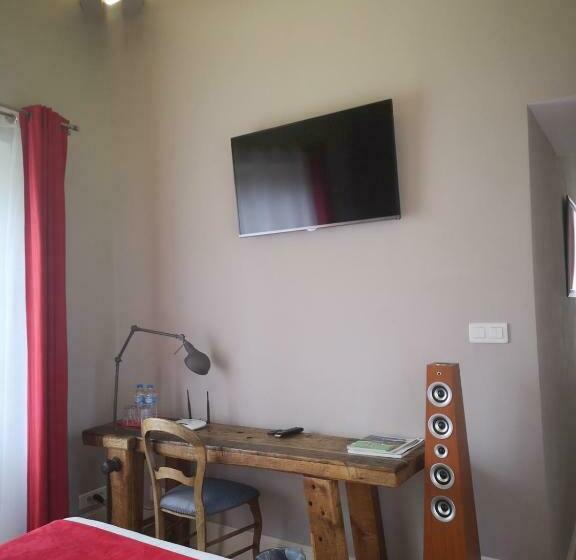 Номер Deluxe, Le Relais Des Deux Tours