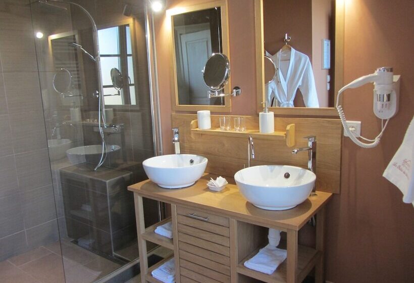 Номер Deluxe, Le Relais Des Deux Tours