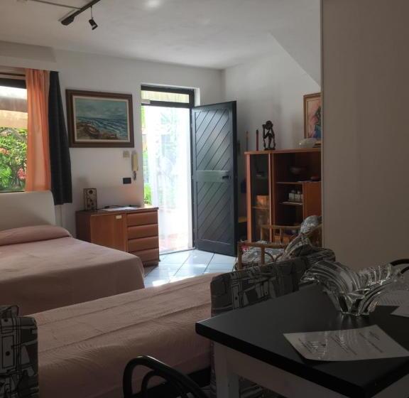Студия Стандарт, B&b Claro De Luna
