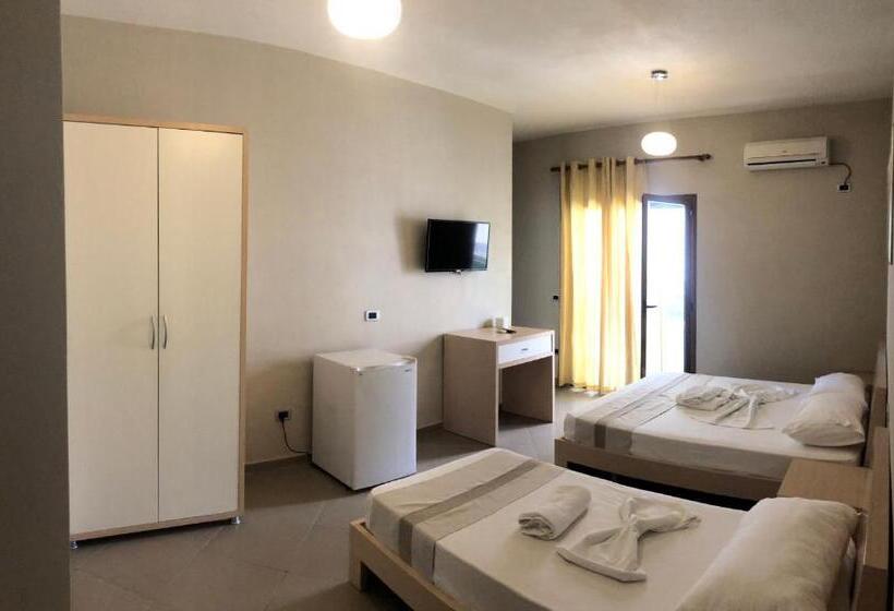 חדר סטנדרט לשלושה, Denta