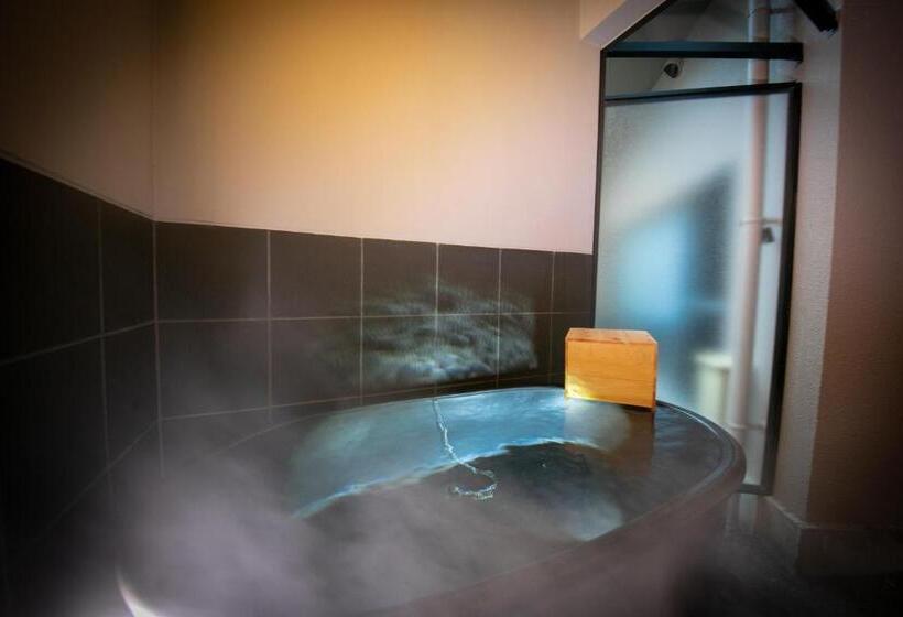 Quarto Familiar Deluxe, Kunisakisou