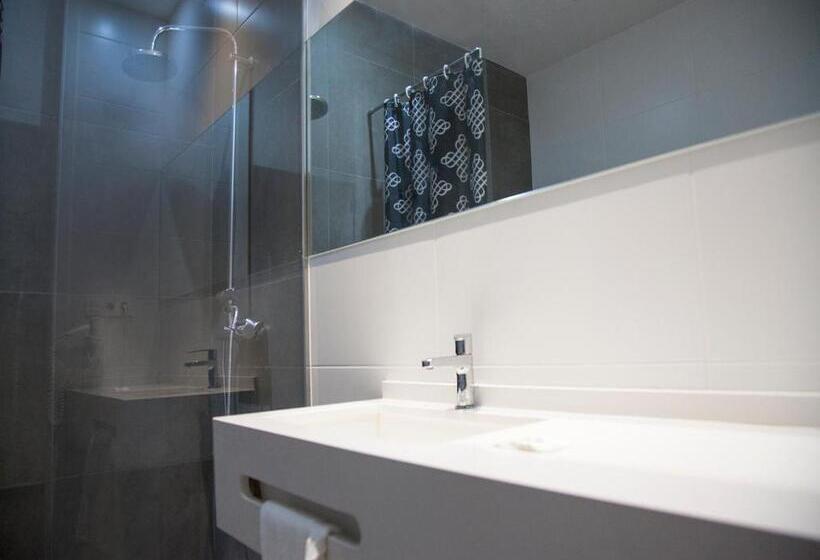 آپارتمان 1 خوابه همکف, Flats Friends Soho Suites