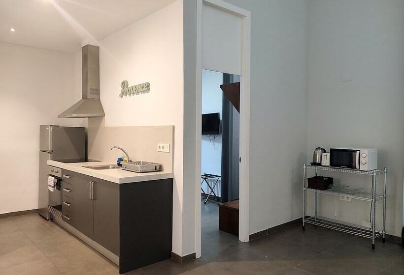 آپارتمان 1 خوابه همکف, Flats Friends Soho Suites