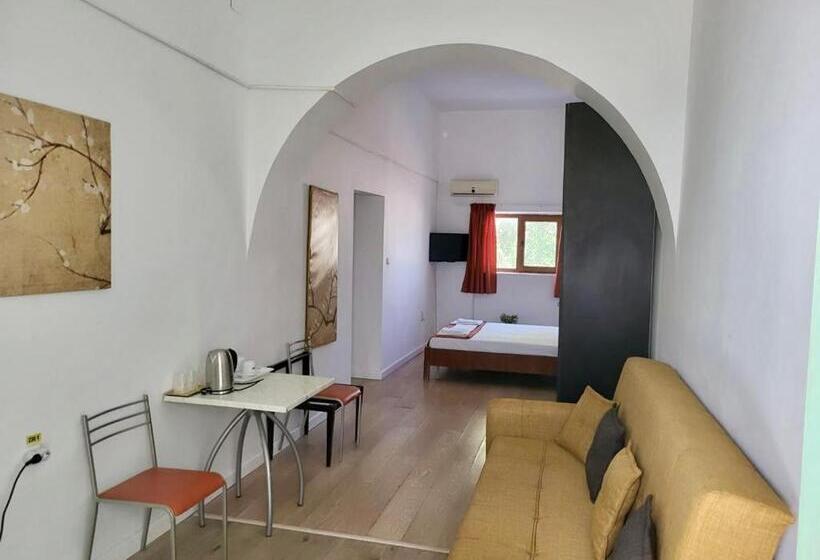 스탠다드 스튜디오, Hostel Cazino Nord Rooms