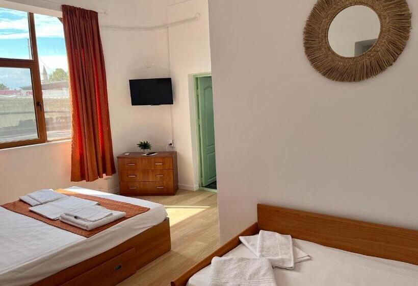 스탠다드 스튜디오, Hostel Cazino Nord Rooms