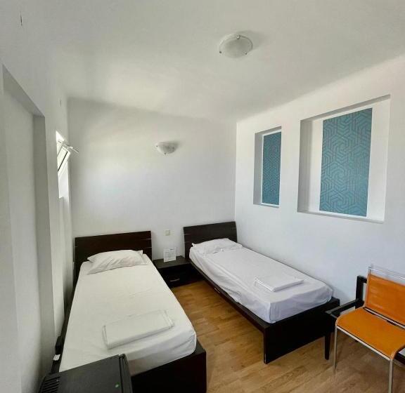 스탠다드 룸 공동 욕실, Hostel Cazino Nord Rooms