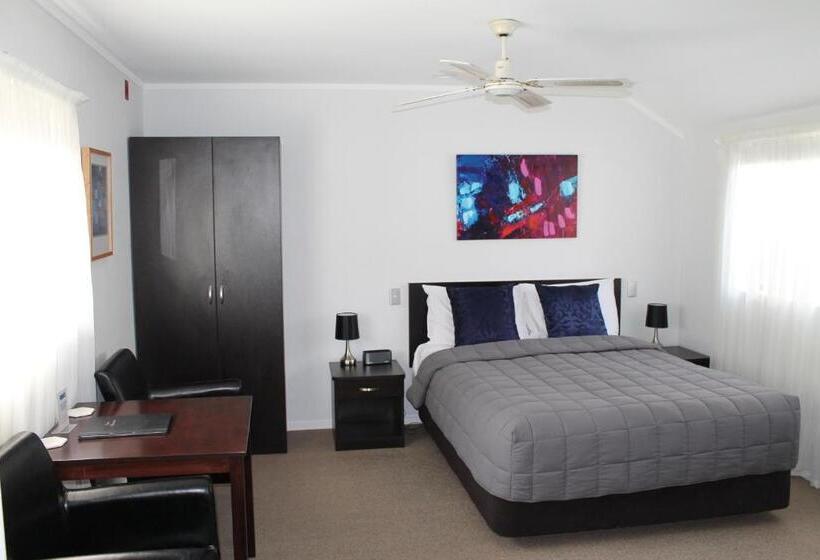 Студия Стандарт, Aquarius Motor Inn