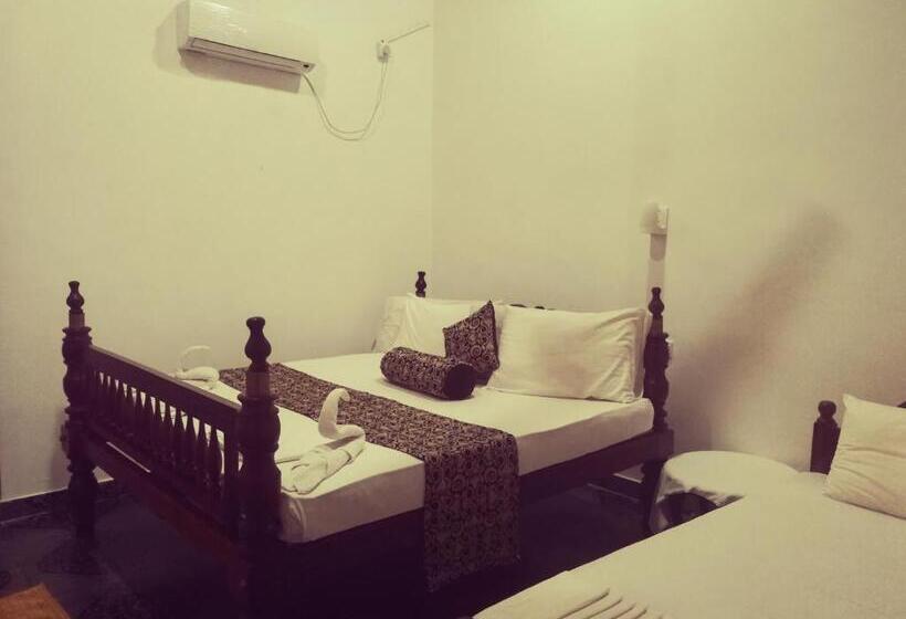 Трехместный Номер Deluxe, Deutsch Lanka Hotel & Restaurant