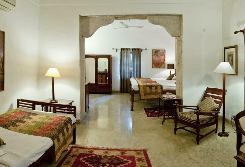 Quarto Real, Neemrana S  Deo Bagh