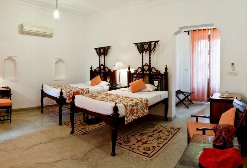 Quarto Estandar, Neemrana S  Deo Bagh