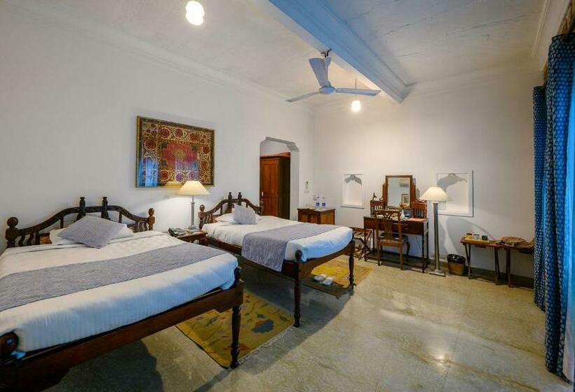 Quarto Estandar, Neemrana S  Deo Bagh