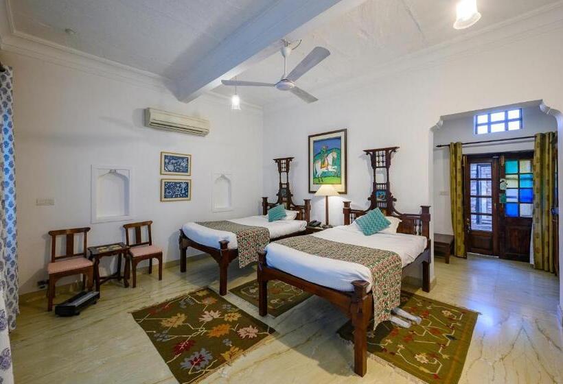 Quarto Estandar, Neemrana S  Deo Bagh
