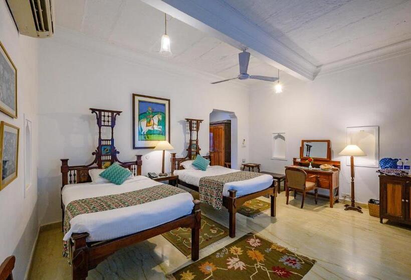 Quarto Estandar, Neemrana S  Deo Bagh