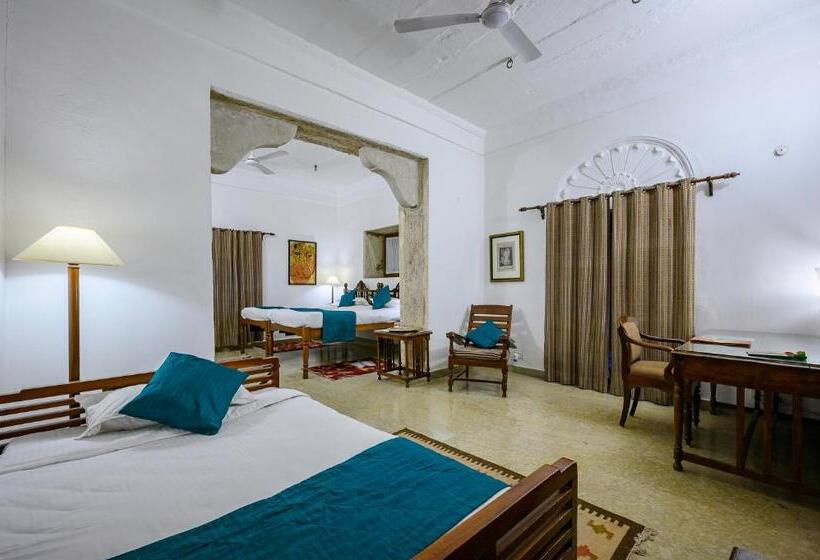 Quarto Real, Neemrana S  Deo Bagh