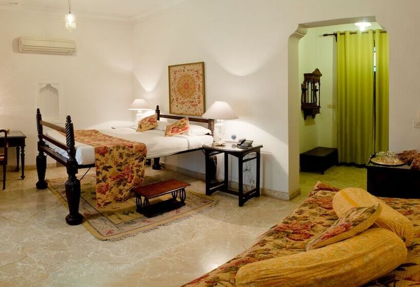 Quarto Estandar, Neemrana S  Deo Bagh