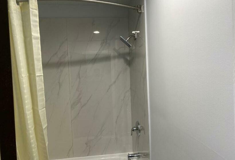 Номер Стандарт 2 Двуспальные Кровати, Budget Inn Roxboro