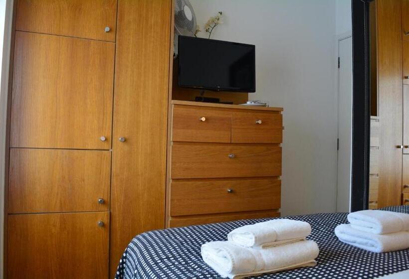 Студио Базик, Studios2let   North Gower