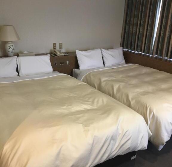 Четырехместный Номер Стандарт, Crown Hills Matsuyama