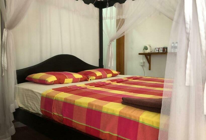 اتاق لوکس, Pearl House