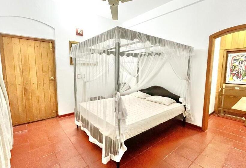 اتاق لوکس, Pearl House