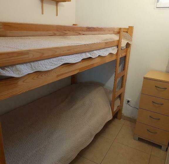 Четырехместный Номер Стандарт Вид на Сад, Chambres D Hôtes Chez Cécile à Lagnes