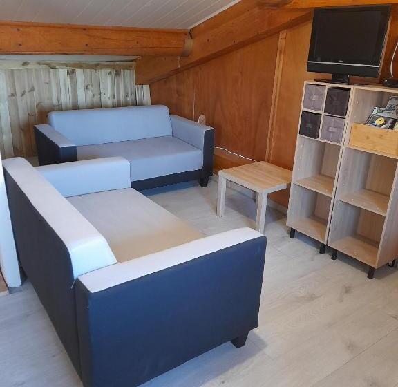 Семейный Номер Вид на Сад, Chambres D Hôtes Chez Cécile à Lagnes