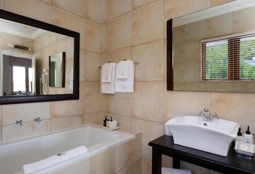 غرفة ديلوكس مزودة بشرفة, Fernwood Manor Boutique Guest House