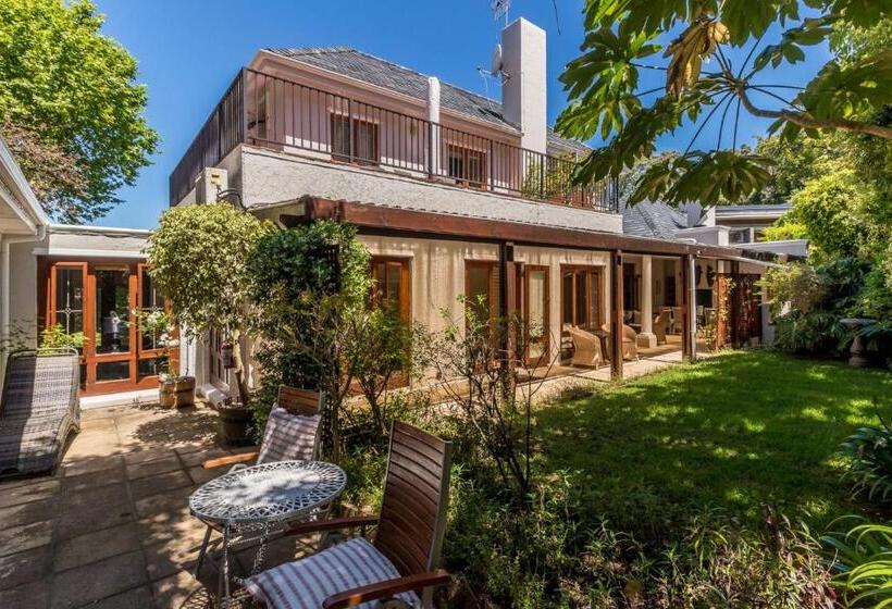 جناح عائلي, Fernwood Manor Boutique Guest House