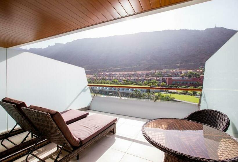 اتاق سوپریور با چشم‌انداز استخر, Radisson Blu Resort & Spa, Gran Canaria Mogan