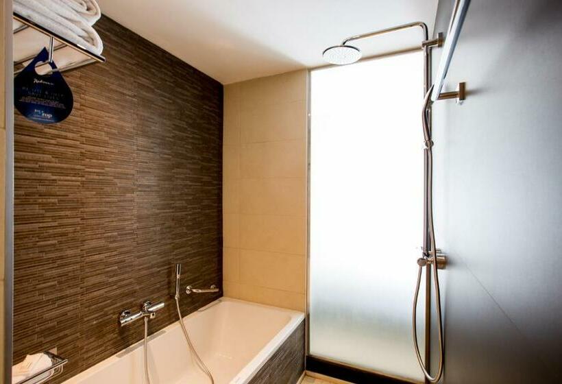 اتاق سوپریور با چشم‌انداز استخر, Radisson Blu Resort & Spa, Gran Canaria Mogan