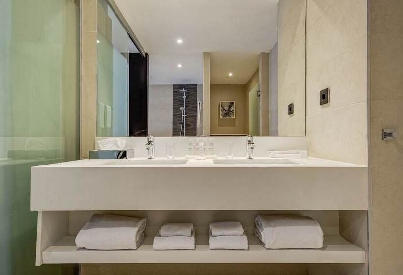 اتاق سوپریور با چشم‌انداز استخر, Radisson Blu Resort & Spa, Gran Canaria Mogan