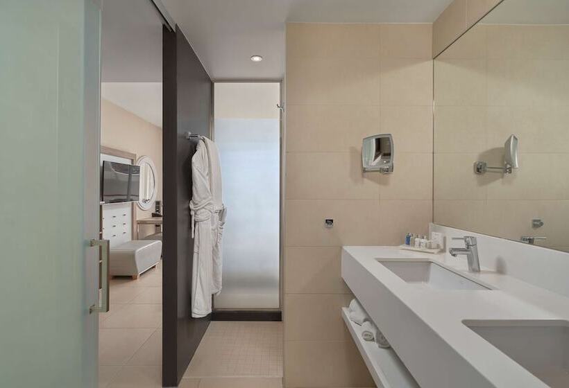 اتاق سوپریور با چشم‌انداز استخر, Radisson Blu Resort & Spa, Gran Canaria Mogan