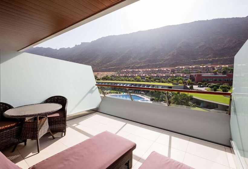 اتاق سوپریور با چشم‌انداز استخر, Radisson Blu Resort & Spa, Gran Canaria Mogan