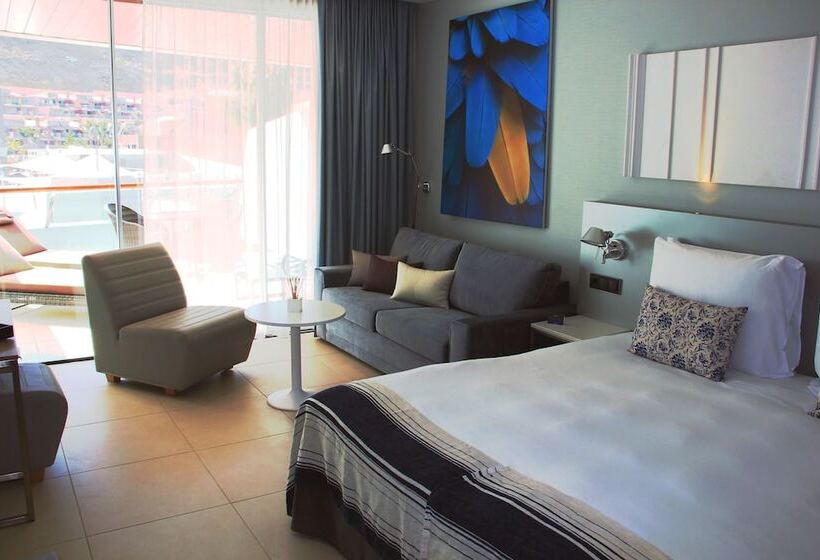 اتاق سوپریور با چشم‌انداز استخر, Radisson Blu Resort & Spa, Gran Canaria Mogan
