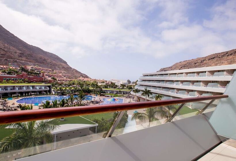 اتاق سوپریور با چشم‌انداز استخر, Radisson Blu Resort & Spa, Gran Canaria Mogan