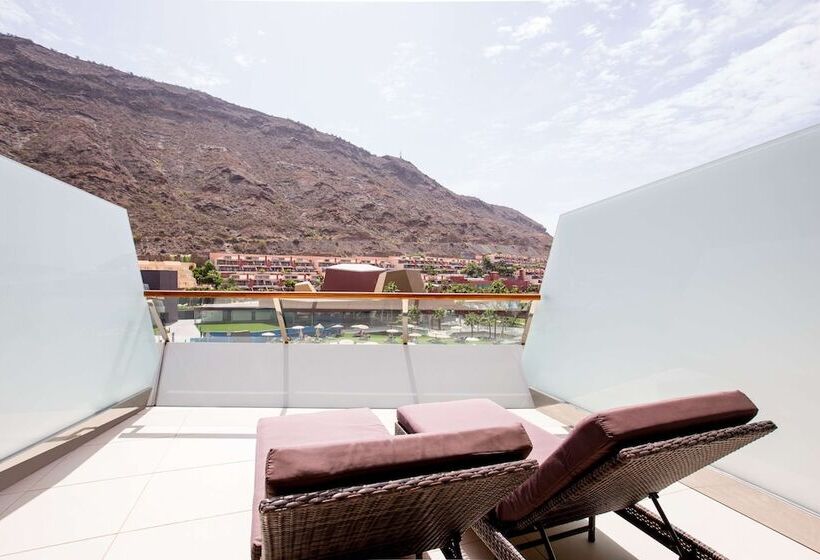 اتاق سوپریور با چشم‌انداز استخر, Radisson Blu Resort & Spa, Gran Canaria Mogan