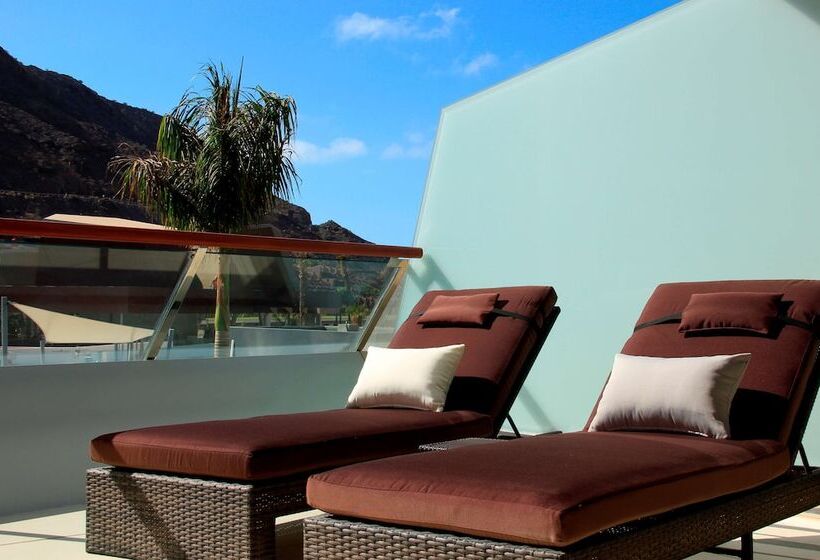 اتاق سوپریور با چشم‌انداز استخر, Radisson Blu Resort & Spa, Gran Canaria Mogan