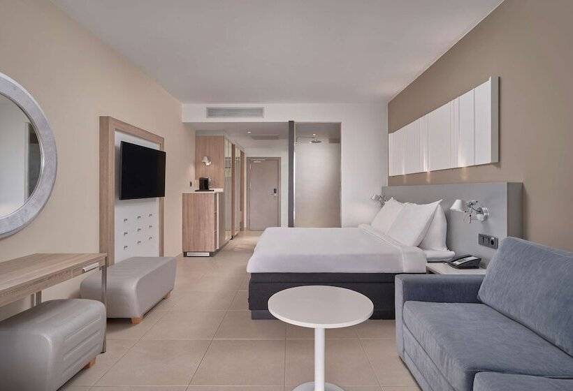 اتاق سوپریور با چشم‌انداز استخر, Radisson Blu Resort & Spa, Gran Canaria Mogan